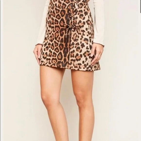 Hayden Los Angeles Leopard Side Lace Mini Skirt. NWOT. Size Medium - Picture 3 of 8